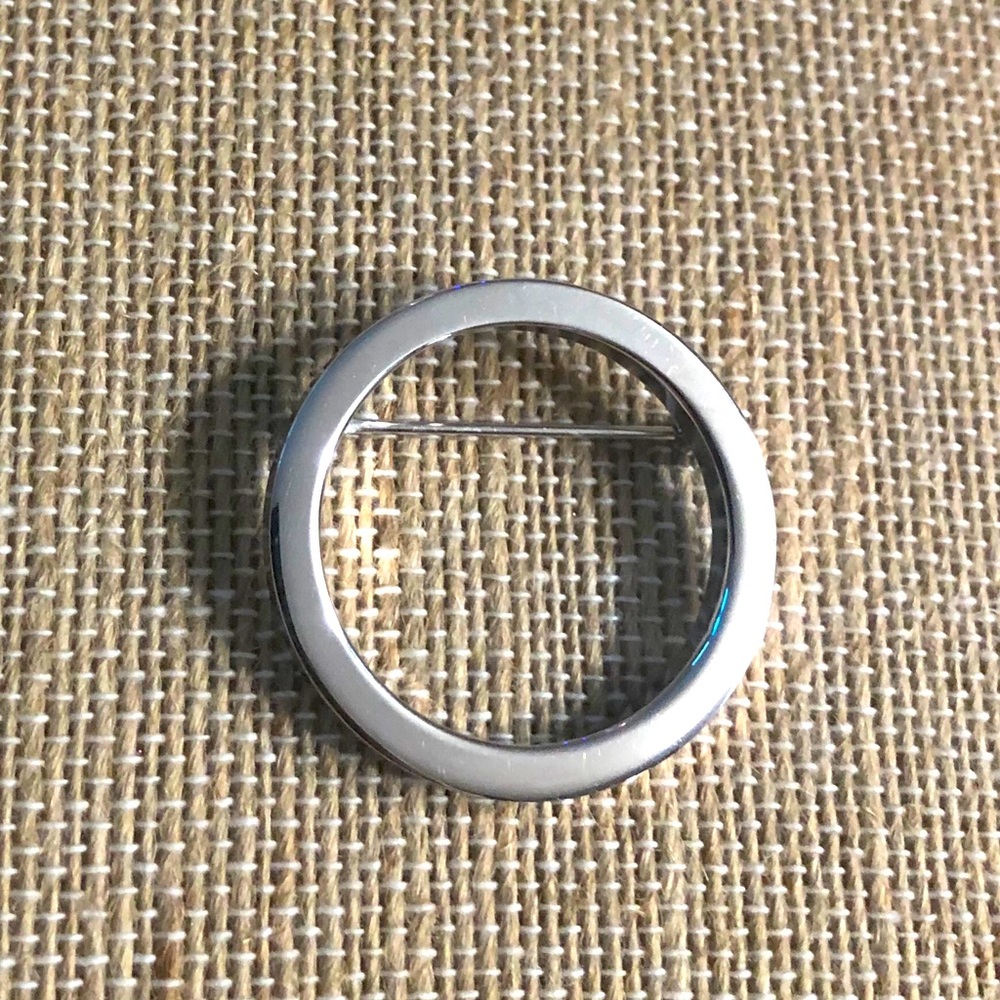 TRIFARI Crown Vintage Silver Tone Brooch Lapel Pin - Picture 1 of 4